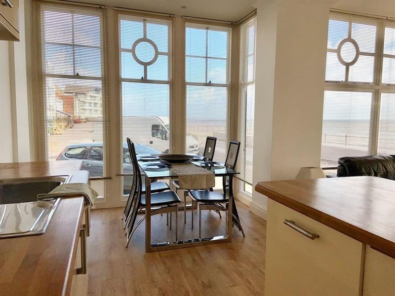 Seas The Day - Beachfront Apartment - Sleeps 4 램즈게이트 외부 사진